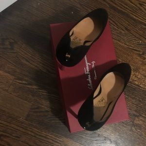 Ferragamo Suede Pumps with box